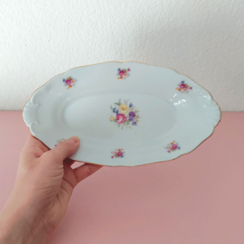 Brocante ovale schaal met bloemen