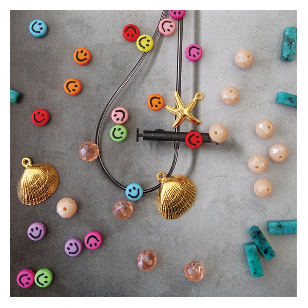 Shop de leukste kralen bij Chalicious om zelf sieraden te maken onder de 5 euro.