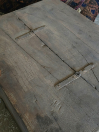 Oud Authentiek Houten Kistje met IJzerbeslag