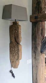 Unieke Houtsnijwerken Wandlamp met  Kap