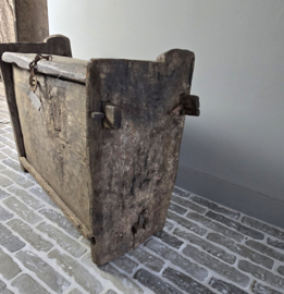 Oude Doorleefde Houten Himalayakist