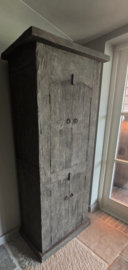 Oud Doorleefd Houten Kastje van Trapaliving