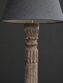 Oude Houten Ornamentlamp met Linnen Kap