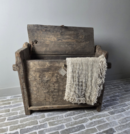 Oude Doorleefde Houten Himalayakist
