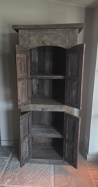 Oud Doorleefd Houten Kastje van Trapaliving