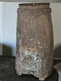 Houten Potlamp met Authentieke Details en Linnen Kap