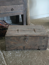 Oud Authentiek Houten Kistje met IJzerbeslag