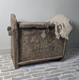 Oude Doorleefde Houten Himalayakist