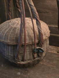Stoere Oosterse Mand met Hengsel
