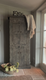 Oud Doorleefd Houten Kastje van Trapaliving