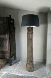 Uniek Exemplaar ! Oude Houten Ornamentlamp met Linnen Kap