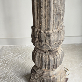 Unieke Houten Ornamentlamp met Linnen Kap