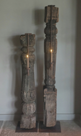 Uniek Houten Ornament op Statief links