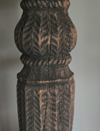 Uniek Oud Houten Ornament links