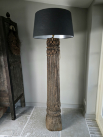 Uniek Exemplaar ! Oude Houten Ornamentlamp met Linnen Kap