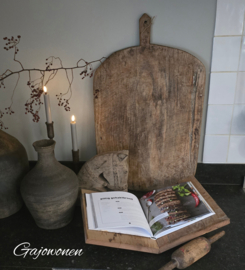 Boekenstandaard van Oud Doorleefd Hout  Made by Gajo
