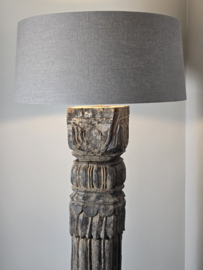 Unieke Houten Ornamentlamp met Linnen Kap Naturel