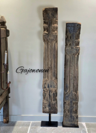 Oud Houten Ornament op Statief rechts