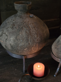 Oud Stenen Kruik op Statief van Hoffz linker