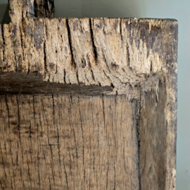 Oude Doorleefde Houten Trog met Handvat