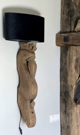 Unieke Houtsnijwerken Wandlamp met Ovale Kap