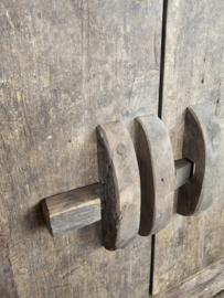 Oud  Doorleefde Houten  Dressoir Brent