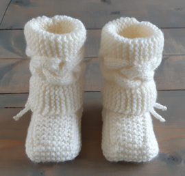 Baby booties slofjes roomwit kabel patroon