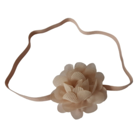 Haarband met bloem beige zand