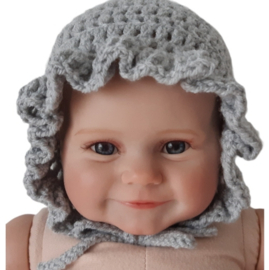 Baby mutsje bonnet licht grijs