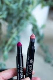 Mat lip powder