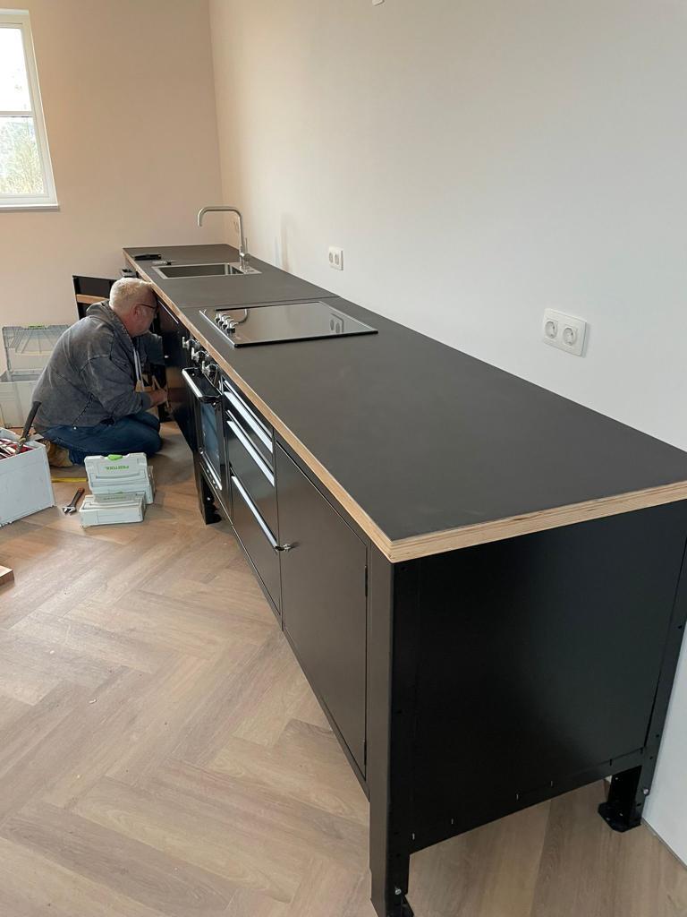 Plaatsen installeren keuken hansbouwt