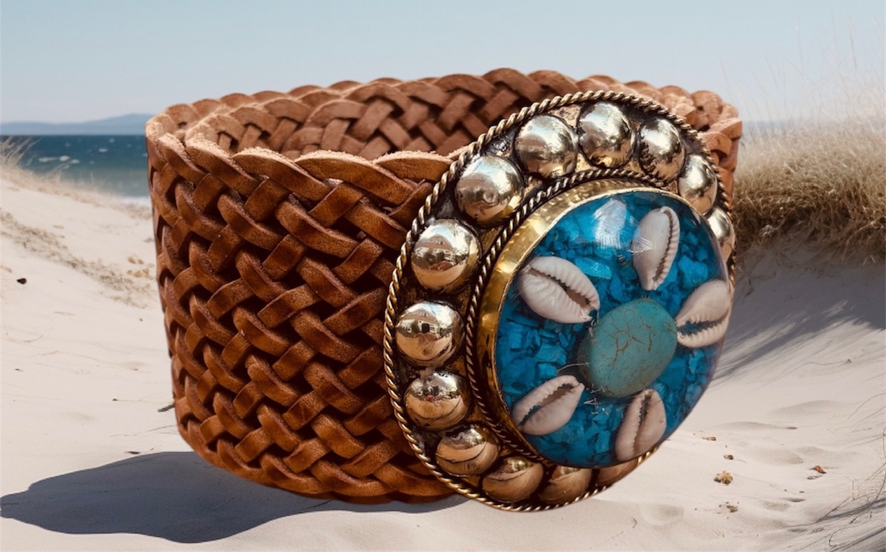 Grote leren riem  naturel nr.  63 (lengte riem 130 cm)
