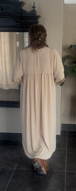 Grote jurk "Rosa" licht camel