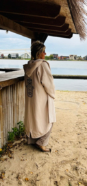 Joggingstof  vest crème met Fatima hand.