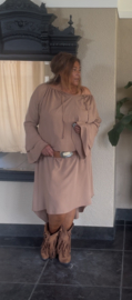Grote jurk "Mae" camel