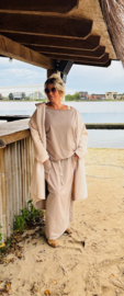 Joggingstof  vest crème met Fatima hand.