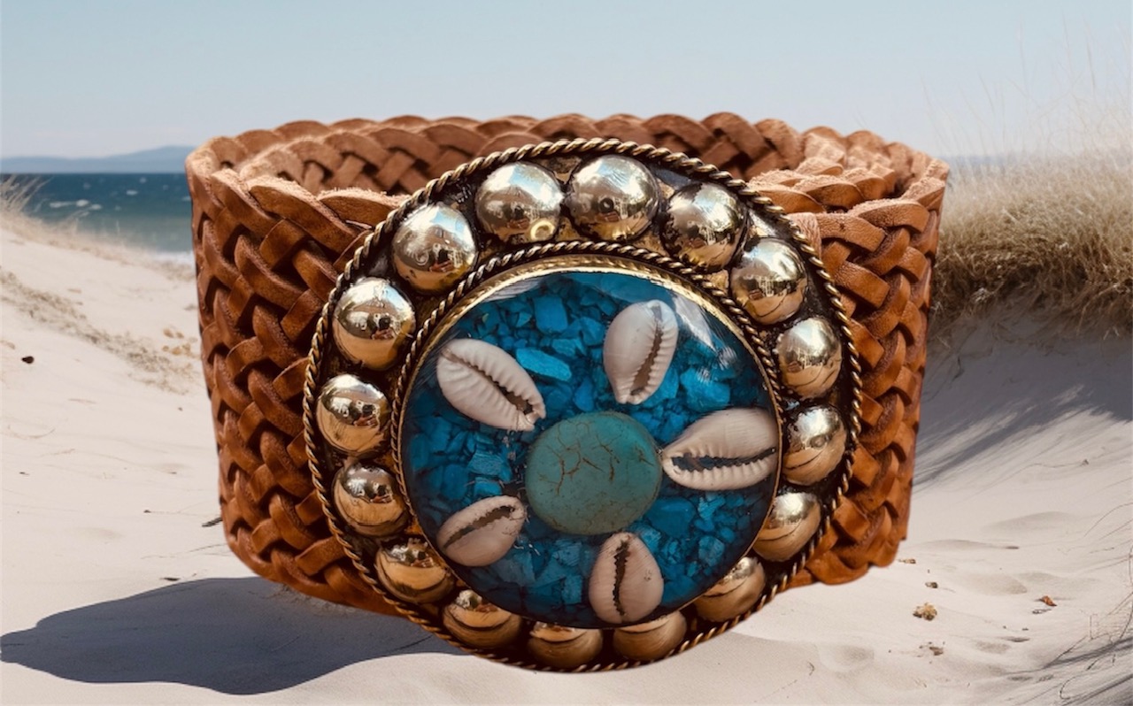 Grote leren riem  naturel nr.  63 (lengte riem 130 cm)