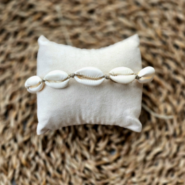 Koordenkelbandje met schelpjes