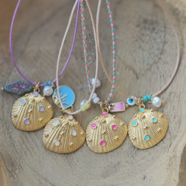 Koord ketting met schelp en bedels