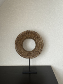 Ornament schelpenketting bruin