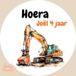 Sluitsticker – Verjaardag graafmachine (met naam & leeftijd)