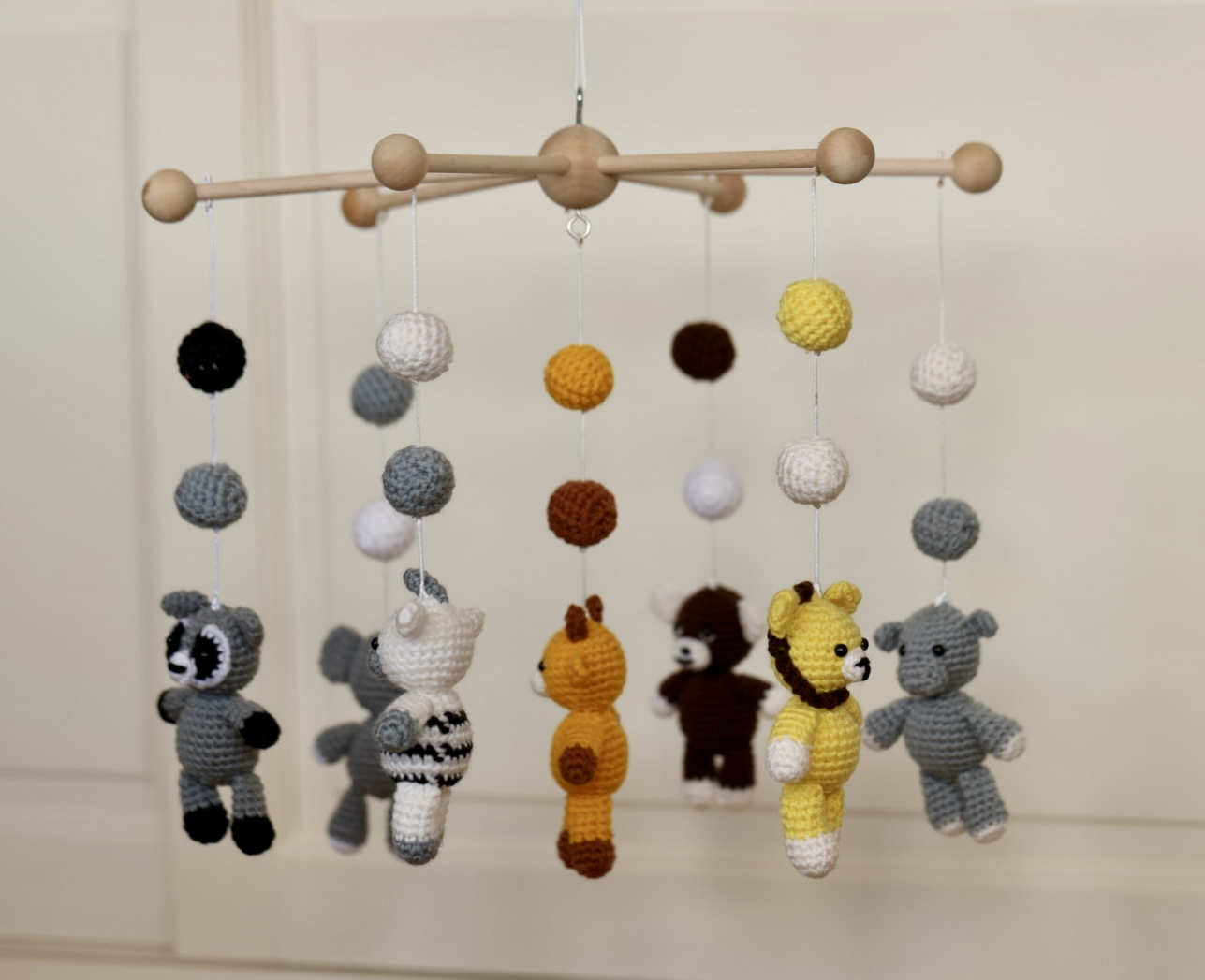 Gehaakte babymobiel - 7 beestjes