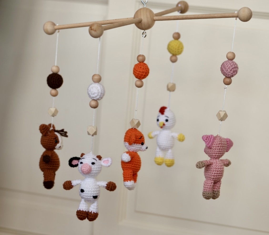 Gehaakte babymobiel - 5 beestjes