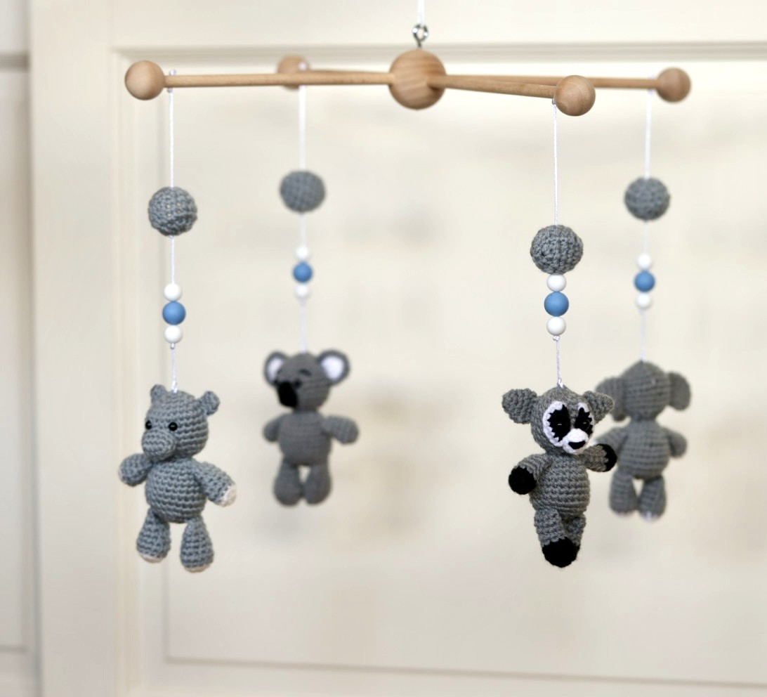 Gehaakte babymobiel - 4 beestjes