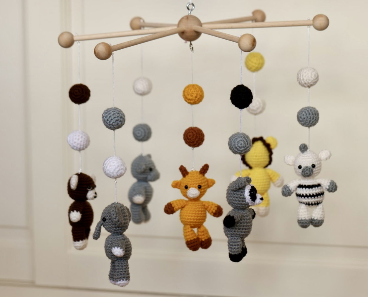 Gehaakte babymobiel - 7 beestjes
