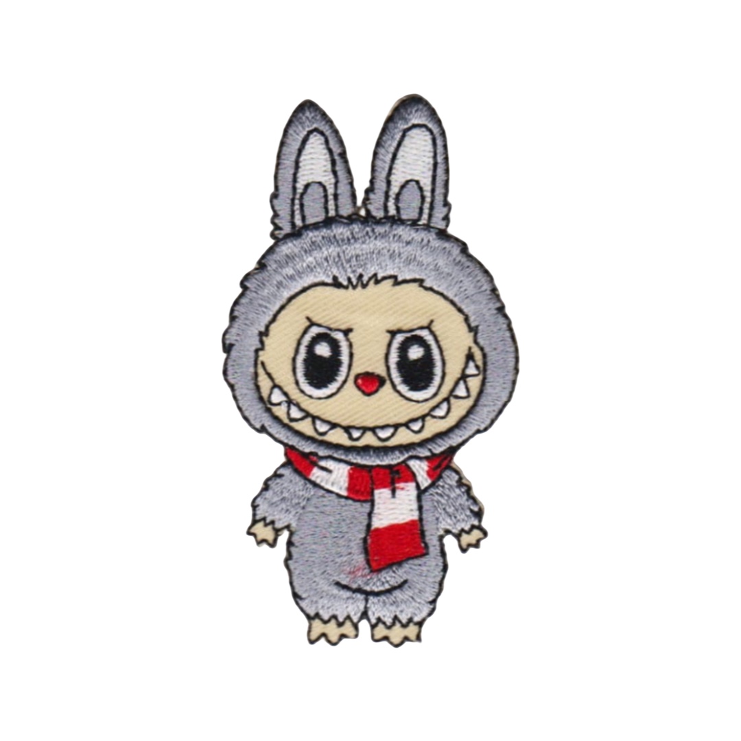 Embleem Labubu rood/witte sjaal