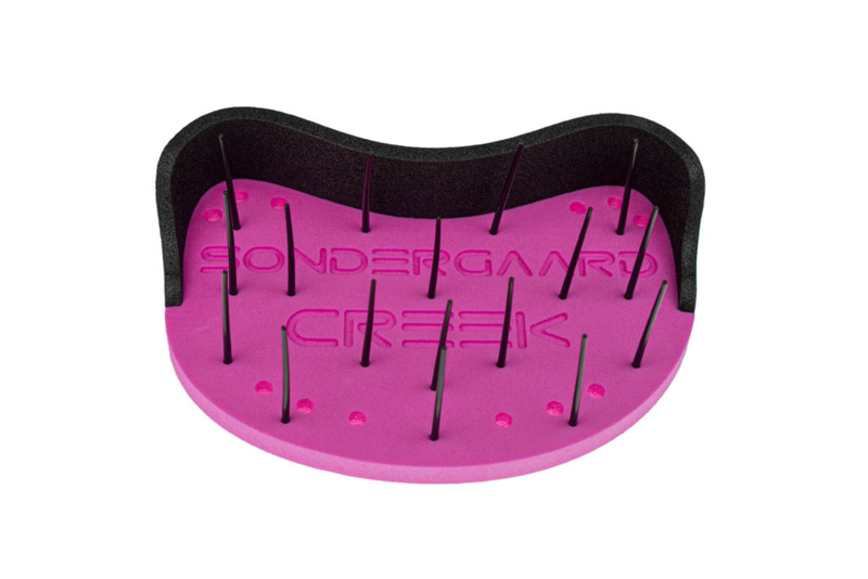 Line tray and tripping basket fly fishing for pike