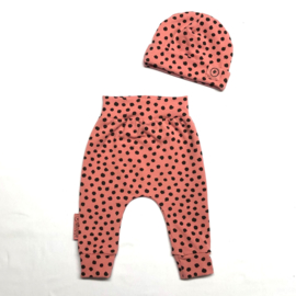 babymutsje old rose dots