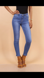 Half hoge taille, bleekblauwe jeans, ultralichte stof