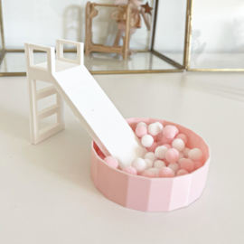 Ballenbak met glijbaan roze | Poppenhuis
